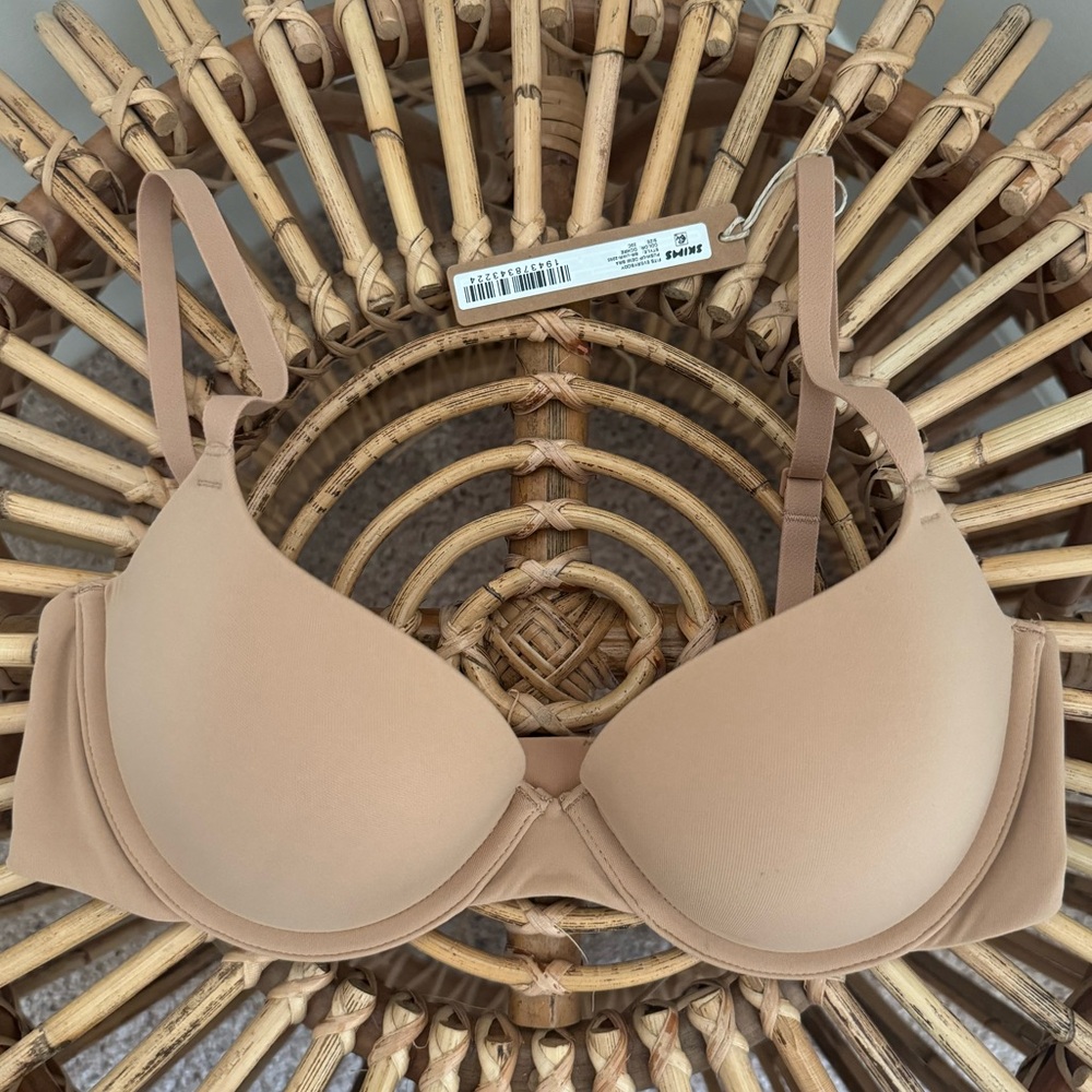 Skims “Fits everybody Push-up Bra” - New with tags! Never worn!